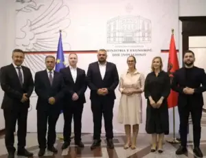 Kosova e Shqipëria nënshkruajnë marrëveshjen për mobilitetin në punë