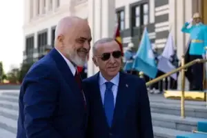 Rama pritet nga Erdogan në Pallatin Presidencial në Ankara
