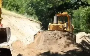 Traseja kalon nëpër malësinë e Tetovës dhe lidhet me tunel drejt Prizrenit