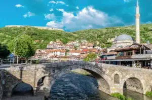 E diel me diell dhe temperatura deri në 27 gradë, mot i favorshëm për korrjen e grurit