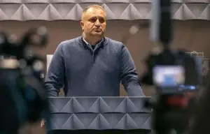 Shpend Ahmeti dënohet me 2 vjet burgim
