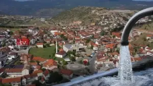 Nga mungesa e ujit te presioni i lartë – banorët e Zhurit ankohen për presionin e lartë të ujit në disa lagje