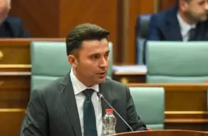 Rrustemi i LVV-së: Osmani nuk është figurë konsensuale për presidente, deklarata e Hamzës për mosbashkëpunim është shqetësuese