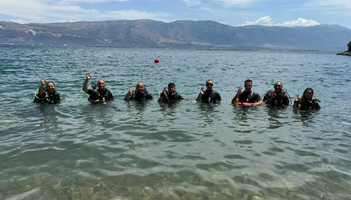 Pjesëtarë të FSK-së përfundojnë me sukses trajnimin e zhytjes në Republikën e Shqipërisë