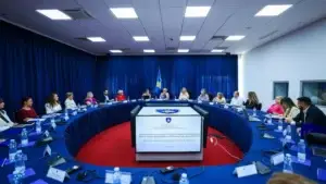 Gërvalla takohet me gjyqtarë e prokurorë, bisedojnë për mbrojtjen e viktimave të dhunës në familje dhe dhunës ndaj grave