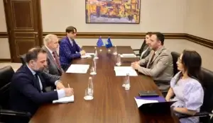 Konjufca takoi raportuesin Terras, shprehu gatishmërinë e Kosovës për përmbushjen e hapave të nevojshëm drejt integrimit të plotë në BE