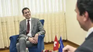 Ambasadori i Zvicrës në Kosovë me mezash lamtumirës: Faleminderit për partneritetin dhe mbështetjen