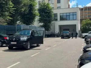 Konjufca pret zëvendësministrin italian, takimi zhvillohet pa praninë e mediave