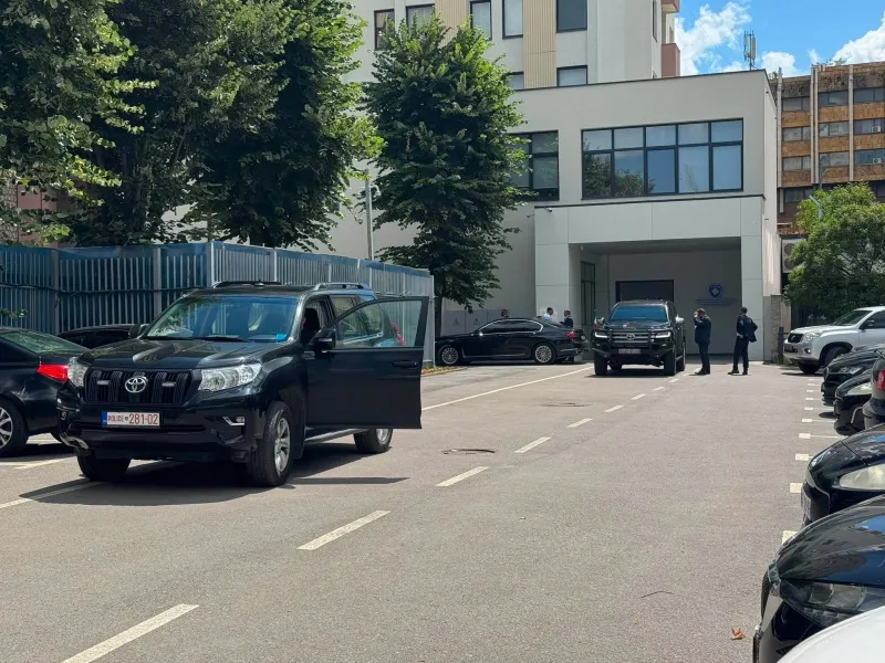 Konjufca pret zëvendësministrin italian, takimi zhvillohet pa praninë e mediave