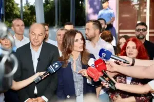 Deputetët e PDK-së para Qeverisë: Këto zyra janë uzurpuar nga deputeti Albin Kurti, ai duhet të jetë bashkë me ne në Kuvend për ta konstituuar atë