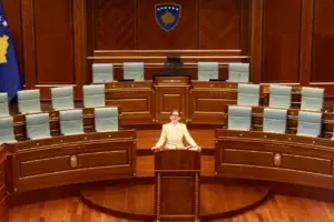 PDK sërish në sallën plenare, Kabashi Ramaj: Kurti po e çon vendin drejt autokracisë, të konstituohet Kuvendi