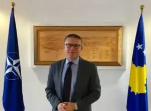 Ish-zëvendësministri Ramadani kërkon largimin e pranisë statike të KFOR-it nga Ura e Mitrovicës
