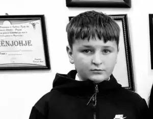 “Ëndrrat e tij mbetën në gjysmë” – shkolla “Emin Duraku” në Prizren në zi për 14-vjeçarin Omer Purova