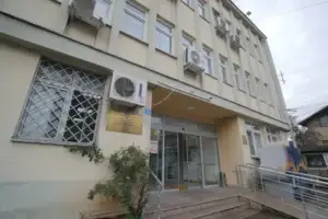 Gjykata e Prizrenit cakton një muaj paraburgim ndaj E.R., dyshohet se mbajti peng një person dhe e kërcënoi për të mos dëshmuar