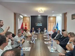 Kryetari i Izmirit, Cemil Tugay, viziton Shoqatën Esnaf në Prizren