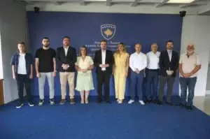 Hajrulla Çeku mbledh në takim krerët e arsimit, nënshkruhet deklarata “Zotimi për arsimin 2035+”