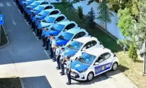 Policia e Kosovës pajis policët e lagjes me 14 vetura të reja hibride