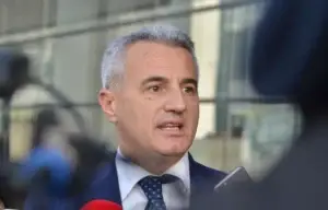 Avokati Koci thotë se është ndaluar edhe një qytetar i Kosovës në Serbi