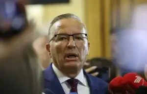 Hamza: LVV-ja po vazhdon sjelljet e papërgjegjshme, po abuzon me pozitën e kryesuesit