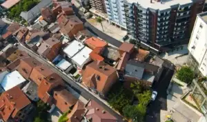 Drejtori i Shërbimeve Publike inspektoi punimet në rrugët “Shotë Galica” dhe “Latif Berisha” në Prizren