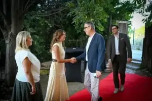 Haxhiu priti ambasadorët dhe konsujt e Kosovës: Në diplomaci nuk mjafton reagimi i çastit