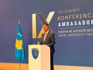 Konjufca kritikon “qëndrimet tolerante” të BE-së: Serbia mbetet burim kërcënimi për rajonin
