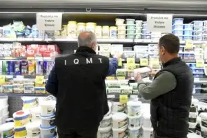 MINTI nis aksionin e kontrolleve për qumështin: Produktet me etiketa të pasakta do të hiqen nga tregu