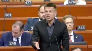 Deputeti ukrainas i reagon Zelenskyt pas deklaratave për Kosovën: Gabim diplomatik