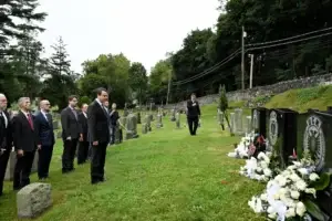 Kryeministri Kurti bëri homazhe te varrezat e vëllezërve Bytyqi në New York