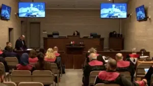 Gjykimi në mungesë, katër nga 21 të akuzuarit për dëbimin e shqiptarëve figurojnë të vdekur