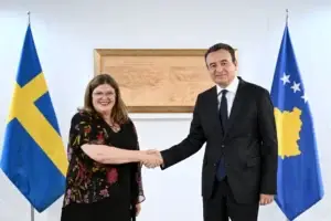 Kurti takon ambasadoren e re suedeze, kërkon mbështetje për anëtarësimin në institucionet euroatlantike