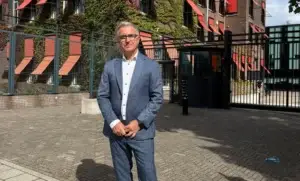 Gazetari kosovar i DW-së ngre pyetje për deklaratat e Vuçiqit para vendimit të Gjykatës Speciale