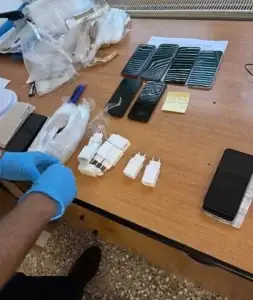 Zbulohen 10 telefona dhe pajisje të tjera në zonat sterile të Qendrës Korrektuese të Dubravës