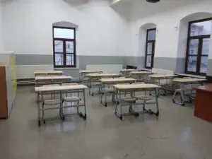 Shkolla “Lidhja e Prizrenit” furnizohet me banka dhe karrige të reja për nxënësit