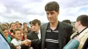 Njeriu i 17 shkurtit nën hijen e 16 shtatorit