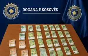 Dogana e Kosovës zbulon 30 mijë euro të padeklaruara në një veturë në Vërmicë