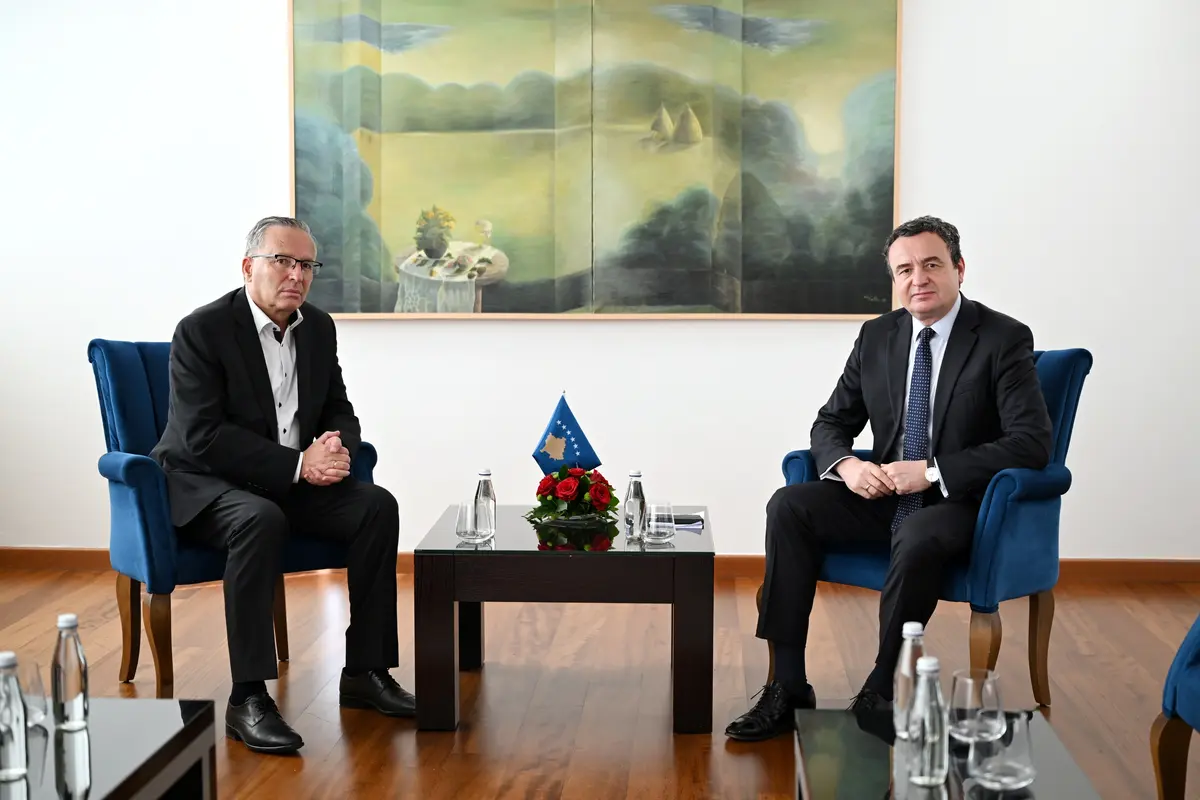 Kurti takon Hamzën, flasin për rrugët e korrigjimit të vendimit të Hagës