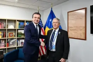 Kurti takohet me kongresistin Wilson, i kërkon mbështetje për të drejtat e shqiptarëve në Luginë