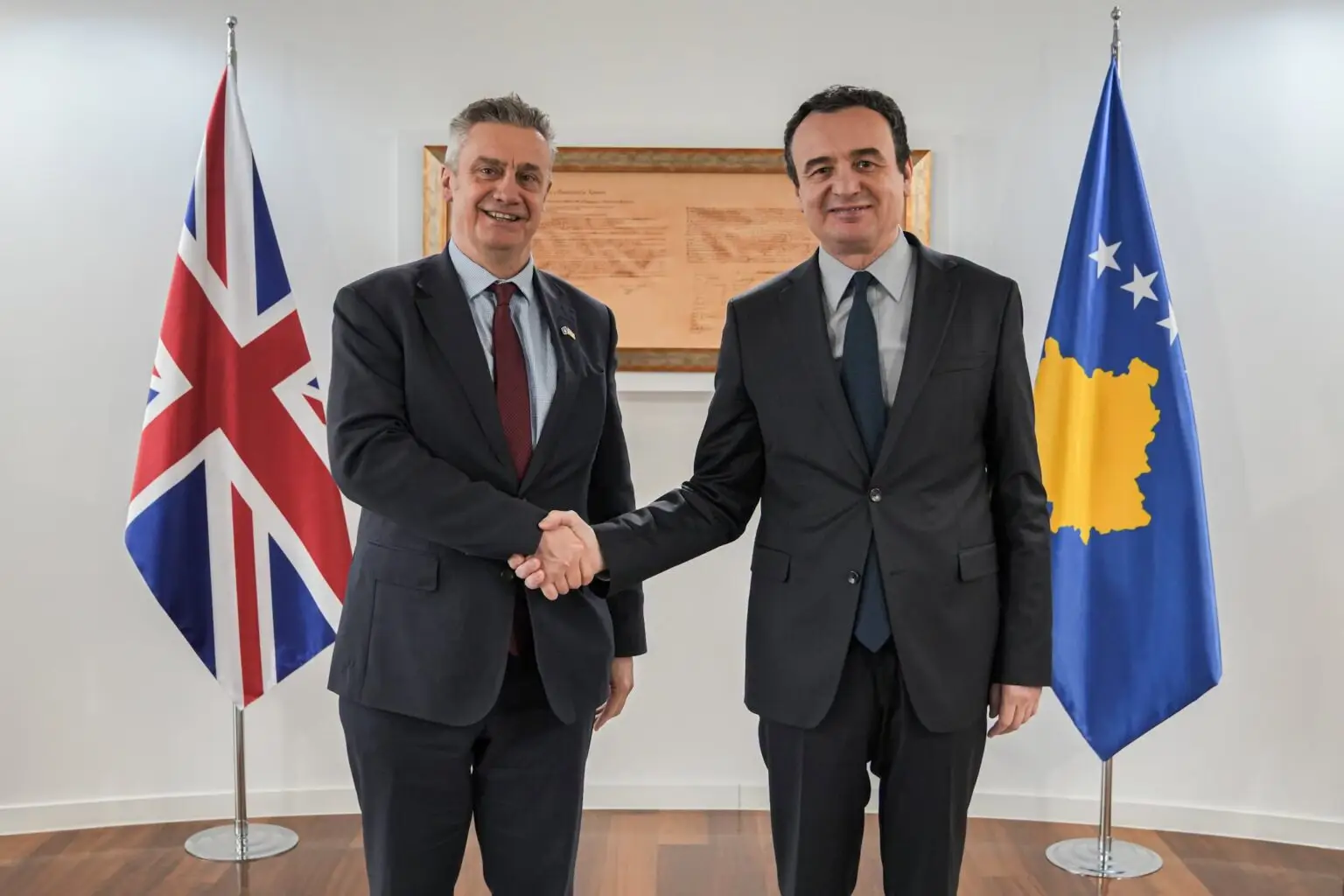 “Një hap i rëndësishëm drejt institucioneve të qëndrueshme” -Ambasadori britanik uron Kurtin dhe Qeverinë e re