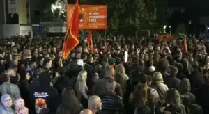 “Ne jemi pasardhësit e UÇK-së”, nata e 14-të e protestës kundër vendimit të Hagës