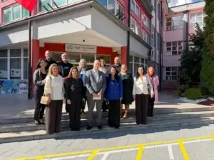 Komisioni për Komunitete viziton shkollat e Prizrenit për të vlerësuar nevojat e nxënësve