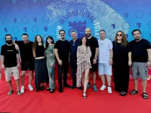 “Pylli” i Teatrit “Bekim Fehmiu” shpërblehet me tri çmime në Durrës