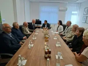 Nderohen profesionistët shëndetësorë për kontributin ndër vite në Spitalin e Prizrenit