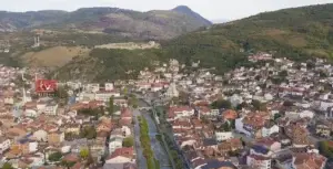 E diel me diell dhe vranësira të pakta, temperaturat deri në 19°C