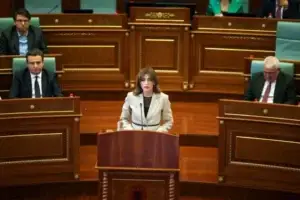 Haxhiu: Institucionet e Kosovës duhet të veprojnë të bashkuara pas aktgjykimit në Hagë