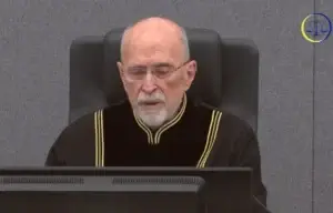Smith: Çështja s’ka të bëjë me legjitimitetin e UÇK-së, por vetëm me të akuzuarit
