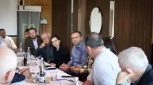 EC Ma Ndryshe takohet me hisedarët në Dragash për sfidat e menaxhimit të pellgjeve lumore