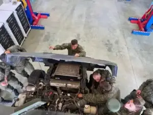 Me mbështetjen e Ushtrisë së SHBA-së, FSK avancon aftësitë për mirëmbajtjen e automjeteve HMMWV