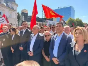 Hamza bashkë me deputetë të PDK-së i bashkohen protestës kundër vendimit në Hagë