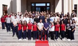 Muaji i Rinisë, institucionet dhe organizatat rinore në Prizren informuan të rinjtë për Kartën Rinore Evropiane dhe dëgjuan nevojat e tyre